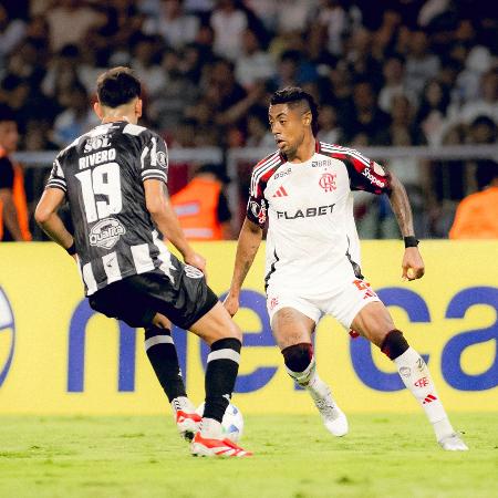 Bruno Henrique foi titular do Flamengo contra o Central Córdoba e atuou os 90 minutos Bruno Henrique foi titular do Flamengo contra o Central Córdoba e atuou os 90 minutos