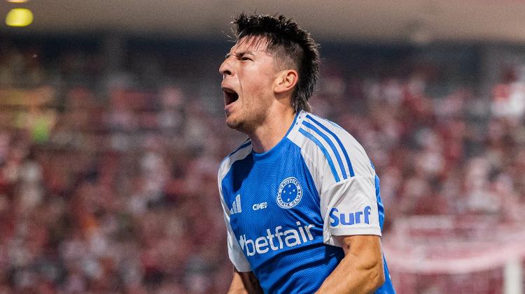 Villalba aproveitou erro de Matheus Albino para abrir o placar, de cabeça, no Rei Pelé