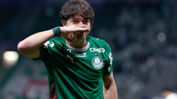 Giay fez dois gols do Palmeiras na vitória por 4 a 1 sobre o Corinthians, pelo Brasileirão, no domingo (11) Giay fez dois gols do Palmeiras na vitória por 4 a 1 sobre o Corinthians, pelo Brasileirão, no domingo (11)