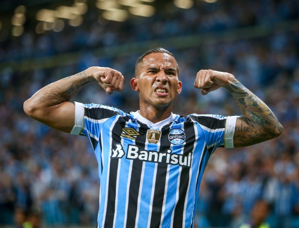 Centroavante ganhou reforço muscular com treinos na academia e melhorou rendimento - Lucas Uebel/Grêmio FBPA