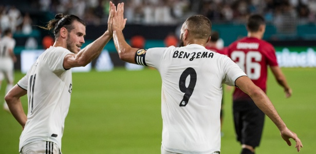 Bale e Benzema comemoram gol do francês na pré-temporada do Real Madrid - Rob Foldy/Getty Images