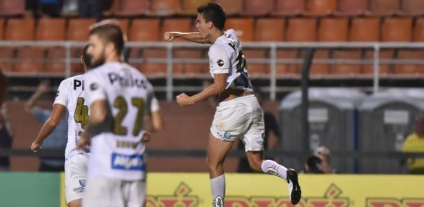 Felipe Aguilar comemora o seu primeiro gol pelo Santos - Ivan Storti/Santos FC