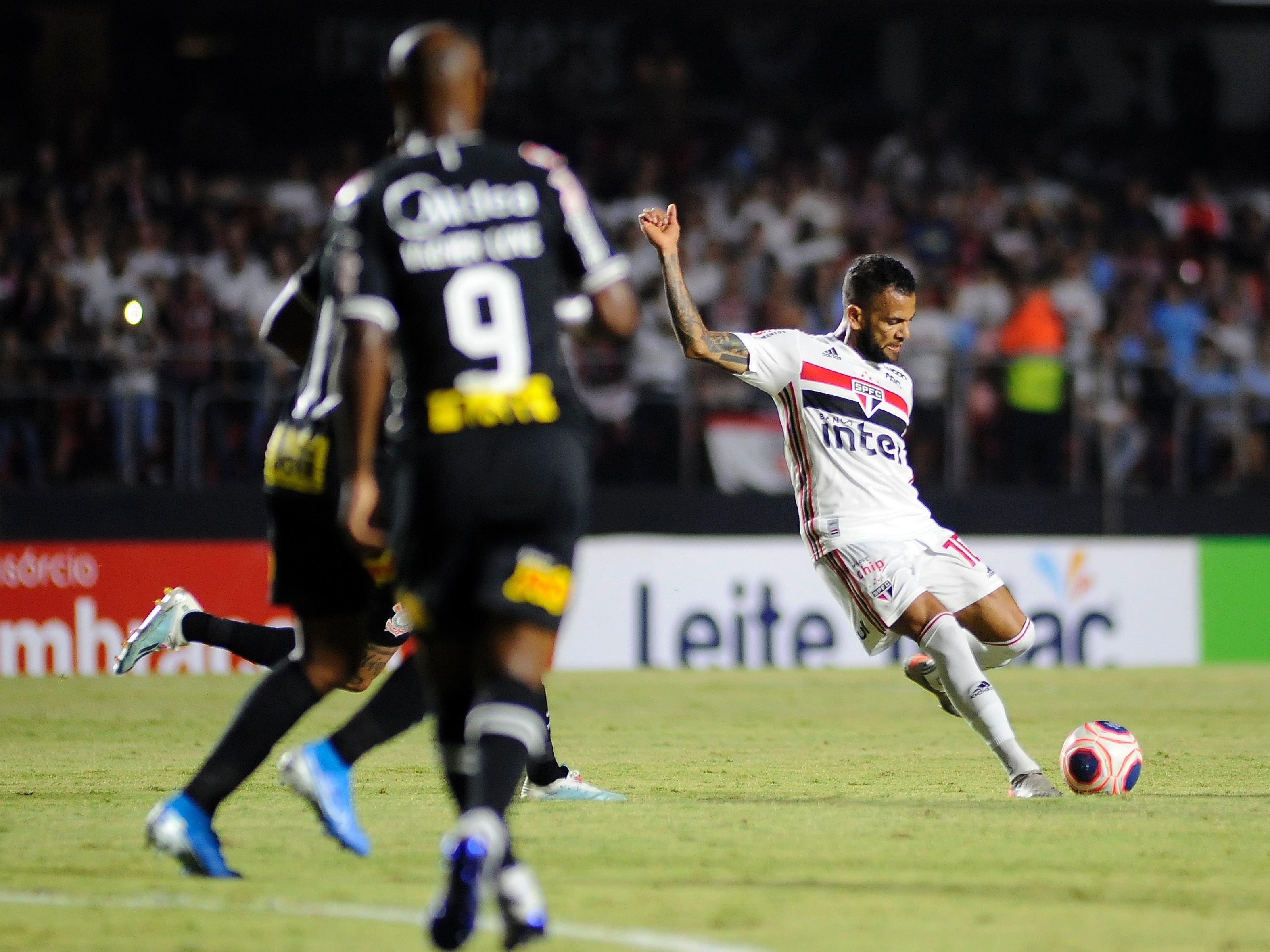 São Paulo vence o Corinthians no Morumbi e redes sociais são