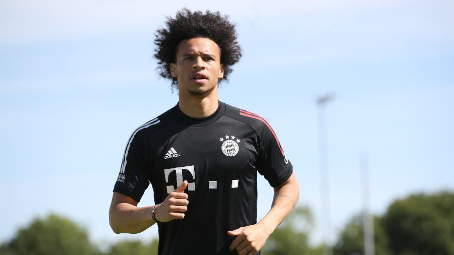 Leroy Sané, o grande reforço do Bayern de Munique para a temporada, deve estar no confronto de amanhã contra o Schalke 04 - Divulgação
