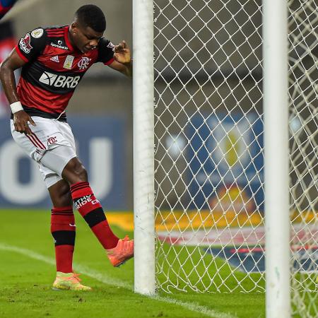 Lincoln lamenta incrível gol perdido - Thiago Ribeiro/AGIF