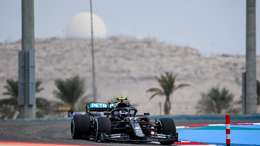 Valtteri Bottas foi quase meio segundo mais lento que Lewis Hamilton no treino livre no Bahrein - Mercedes/Divulgação