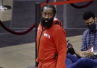 Físico de Harden chama atenção em volta às quadras: 'Bico de Papai Noel'