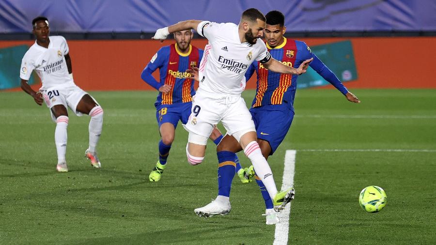 Benzema finaliza de letra após cruzamento de Vázquez e marca para o Real Madrid contra o Barcelona - Angel Martinez/Getty Images
