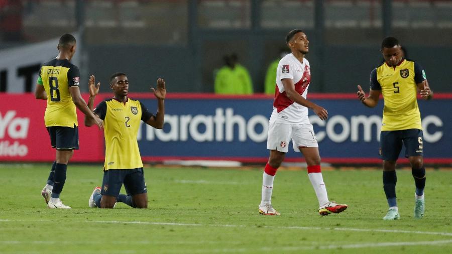 Jogadores do Equador agradecem após empate fora de casa contra o Peru; país está perto de garantir vaga na Copa - Pilar Olivares/Reuters