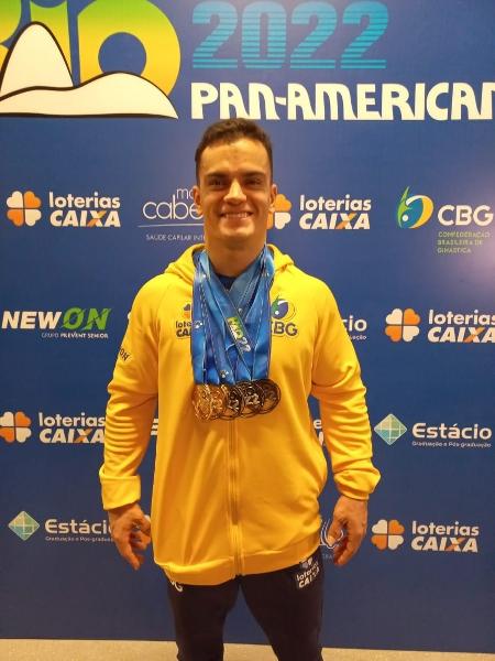 Caio Souza com suas cinco medalhas do Pan de Ginástica - Arquivo pessoal