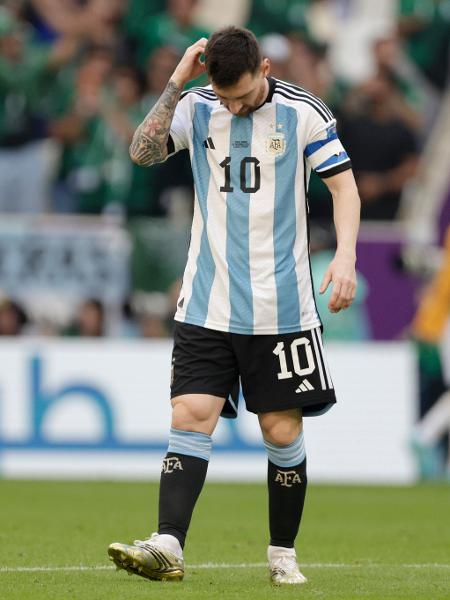 Lionel Messi lamenta chances perdidas pela Argentina na partida contra a Arábia Saudita - Richard Sellers/Getty Images