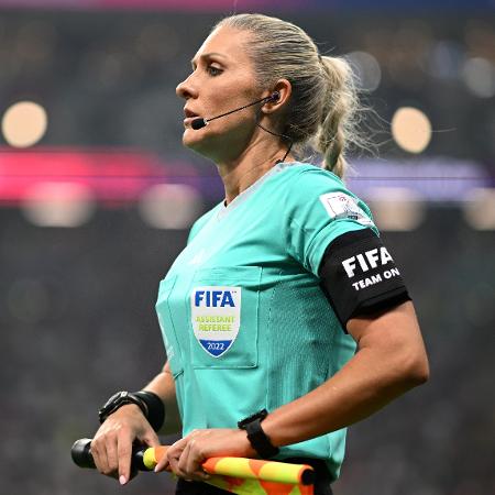 Bandeirinha no Qatar, Neuza Back estará também presente na Copa do Mundo feminina - Shaun Botterill - FIFA/FIFA via Getty Images
