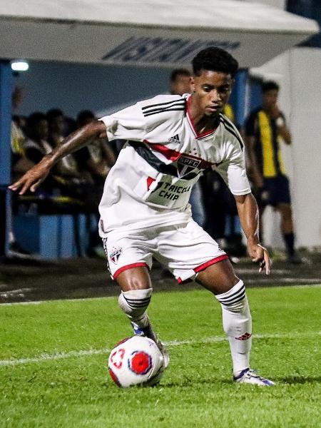 Newerton, atacante do São Paulo, em ação na Copinha 2023