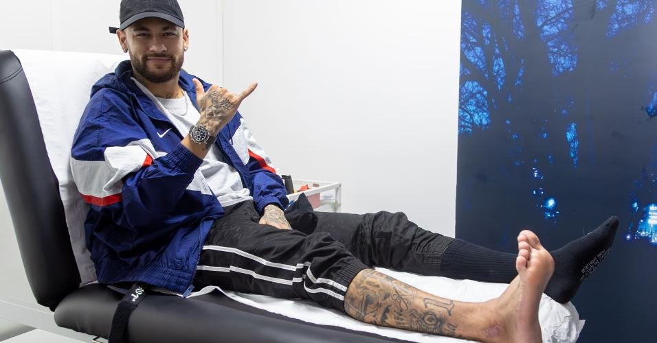 Neymar retirou a bota de imobilização e voltou a se recuperar no CT do PSG