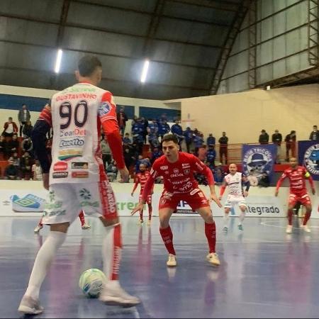 Lance do jogo entre Cascavel e Campo Mourão, pela Liga Futsal