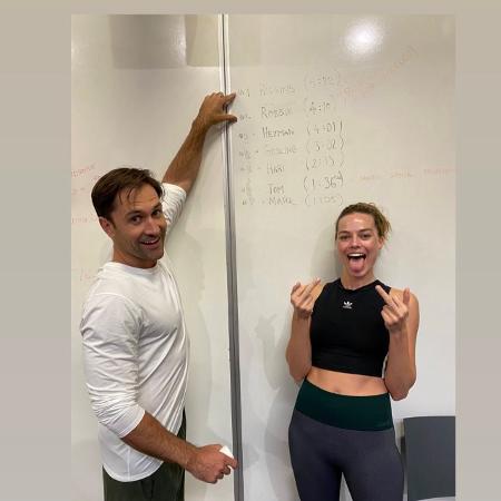 Margot Robbie, atriz de Barbie, venceu desafio de prancha abdominal contra Ryan Gosling, o Ken