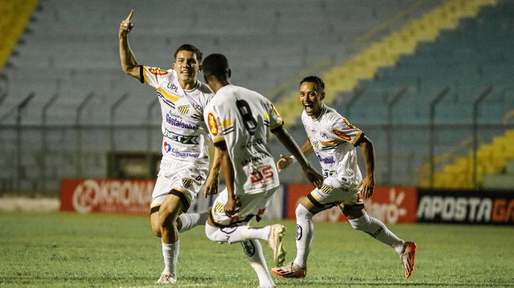 Diego Galo celebra gol do Novorizontino na partida contra o Botafogo