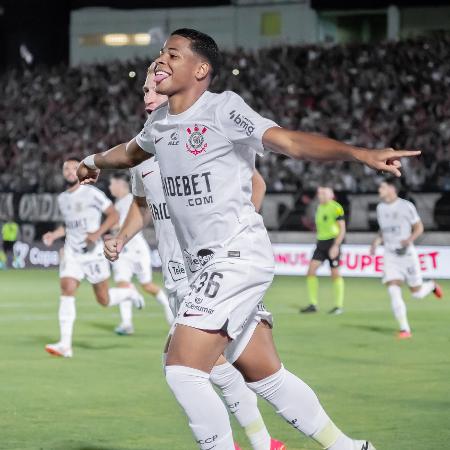 Wesley, do Corinthians, comemora após marcar contra o Cianorte, pela 1ª fase da Copa do Brasil