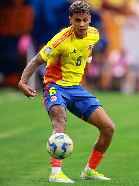 Richard Ríos foi titular na estreia da Colômbia na Copa América contra o Paraguai