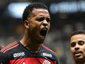 Flamengo afasta interesse do Santos em contratar o atacante Carlinhos