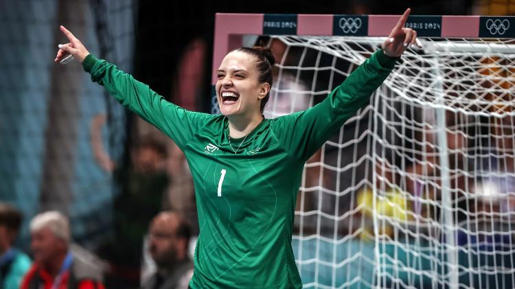 A goleira Gabi Moreschi fechou a porta para a Espanha na estreia do handebol