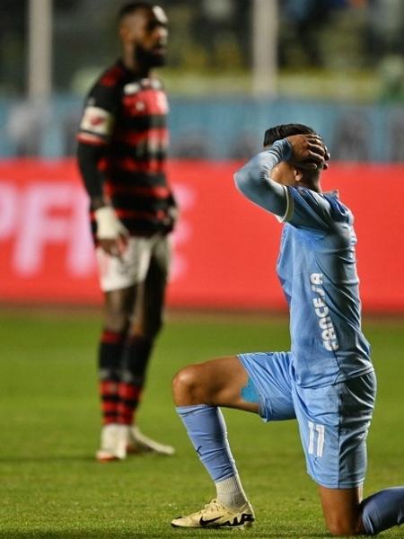 Gerson teve fortes dores de cabeça por conta da altitude em La Paz no jogo do Flamengo - AIZAR RALDES / AFP