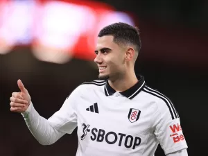 Andreas Pereira explica mudança de função que o faz brilhar no Fulham