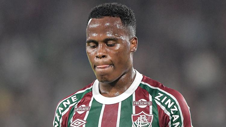 Arias reage durante jogo entre Fluminense e Cruzeiro no Brasileirão