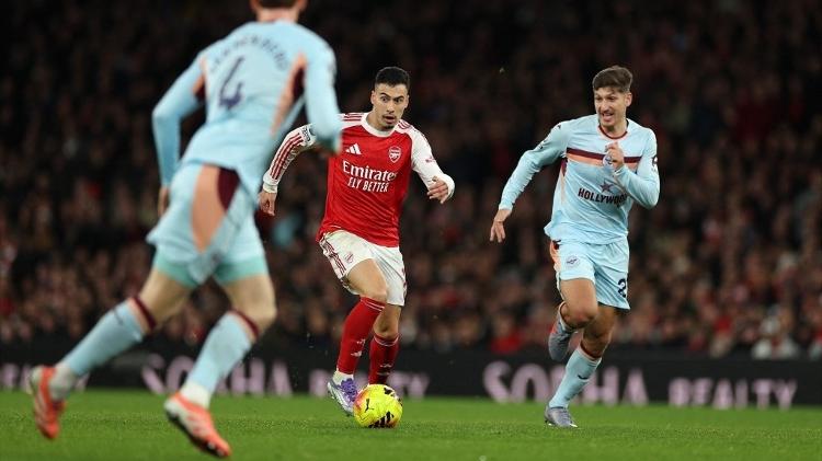 Arsenal vence Brentford e mantém vantagem na ponta do Inglês