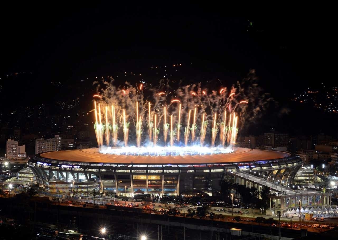 Fogos de artifício durante os jogos da Copa: como proteger o seu cão