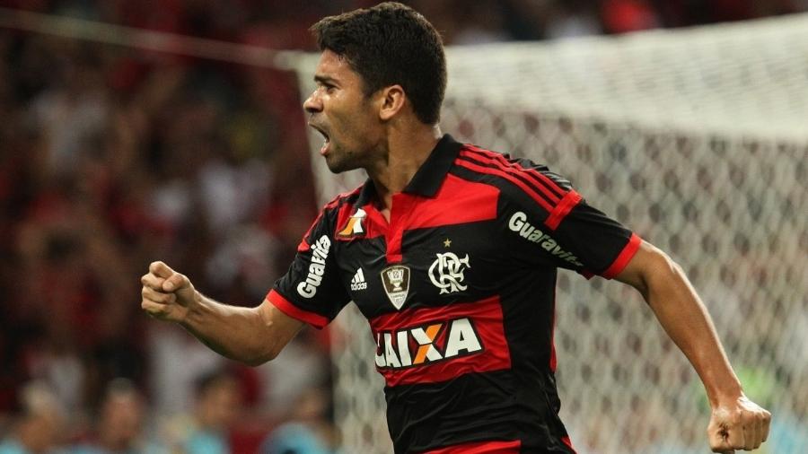 Eduardo da Silva vestiu a camisa do Flamengo entre 2014 e 2015 e balançou a rede 13 vezes - Gilvan de Souza / Flamengo