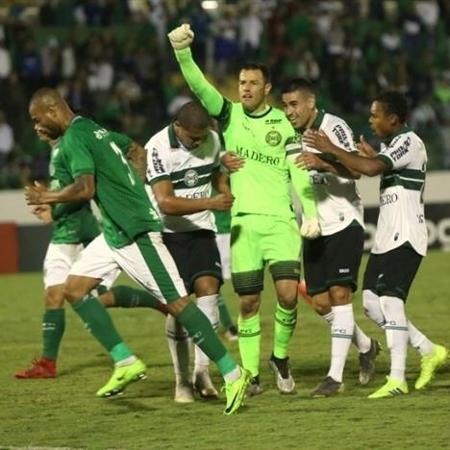 Guarani X Coritiba: Polêmica Com 'fair Play' Gera Gol Anulado E Confusão