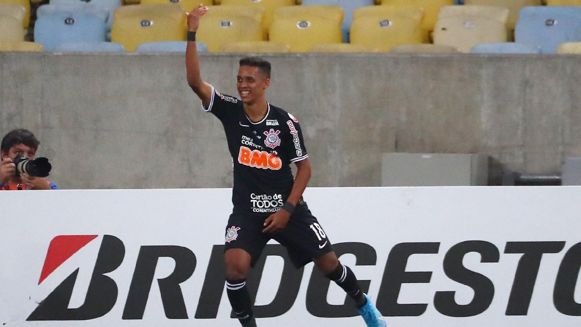 Pedrinho comemora gol do Corinthians contra o Fluminense