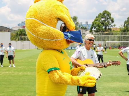 5 Vezes Em Que Os Mascotes Do Futebol Viraram Noticia Nos Ultimos Tempos 03 12 Uol Esporte