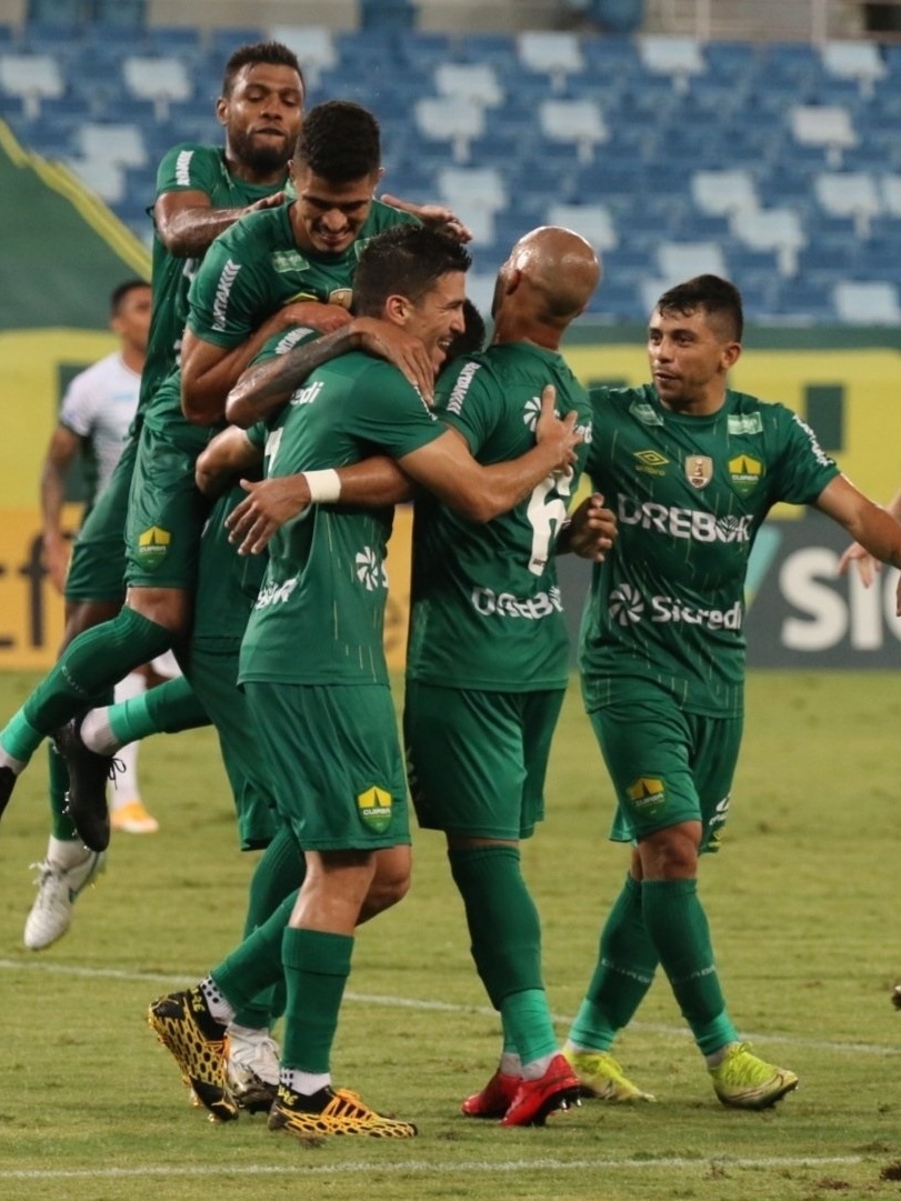 Futebol masculino: abertura tem susto do Brasil e tropeços de