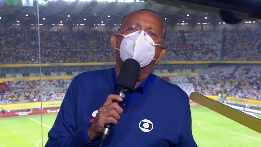 Narrador da Globo não gostou da demora de mais de cinco minutos para análise do gol marcado por Raphinha em Brasil x Paraguai - Reprodução/TV Globo