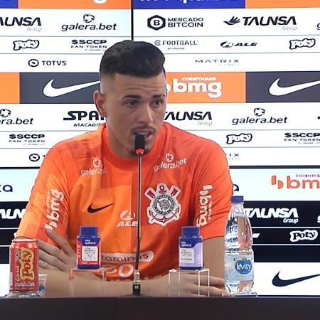 Goleiro Ivan, do Corinthians, em coletiva de apresentação