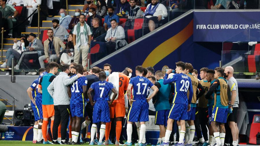 Jogadores do Chelsea reunidos para a prorrogação na final do Mundial de Clubes contra o Palmeiras - Suhaib Salem/Reuters