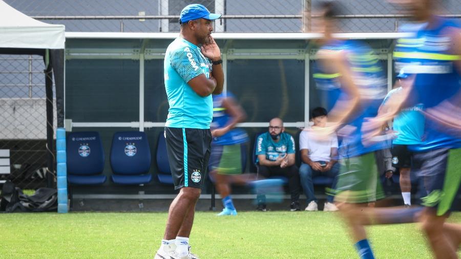 Roger Machado tem problemas e dúvidas para montar o Grêmio - Lucas Uebel/Grêmio