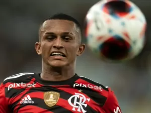 Wesley, do Flamengo, tem carro roubado após classificação na Copa do Brasil