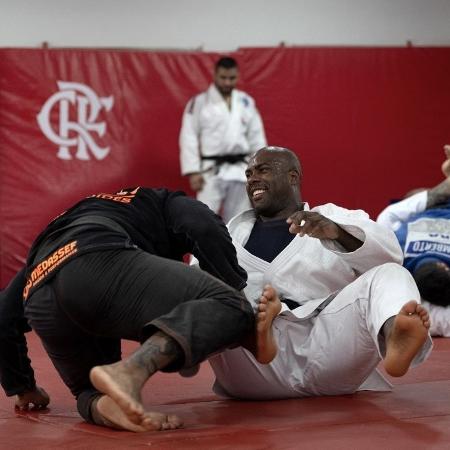 Teddy Riner treina com lutadores de jiu-jitsu no Rio de Janeiro em preparação para Paris-2024 - MAURO PIMENTEL / AFP