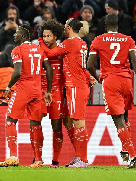 Jogadores do Bayern comemoram gol contra o PSG pela volta das oitavas da Liga dos Campeões - Sebastian Widmann - UEFA/UEFA via Getty Images