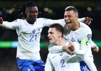 Maignan salva no fim, França vence Irlanda e mantém o 100% pós-Copa - Oisin Keniry/Getty Images