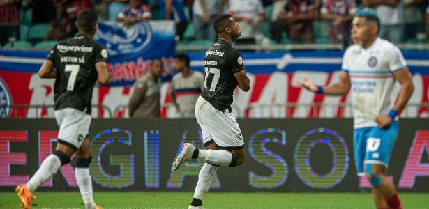 Júnior Santos, do Botafogo, comemora gol marcado sobre o Bahia
