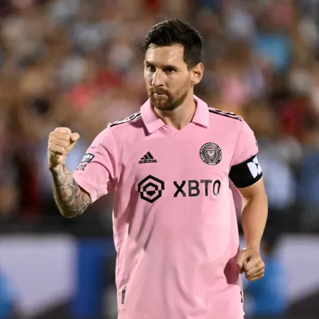 Malandragem de Messi em gol de falta pelo Inter Miami diverte web
