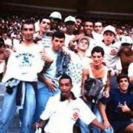 Integrantes da Força Jovem, do Vasco, e da Mancha Verde, do Palmeiras, no Maracanã, na década de 80