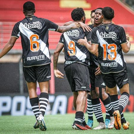 Jogadores do Vasco celebram gol diante do Potyguar Seridoense na Copa São Paulo