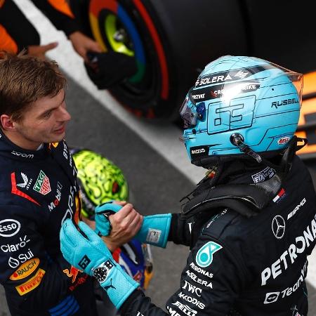 George Russell e Max Verstappen se cumprimentam após fazerem o mesmo tempo na classificação no Canadá George Russell e Max Verstappen se cumprimentam após fazerem o mesmo tempo na classificação no Canadá