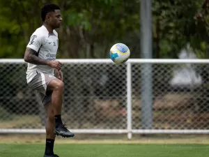 Corinthians: Diego Palacios evolui em recuperação e treina com bola