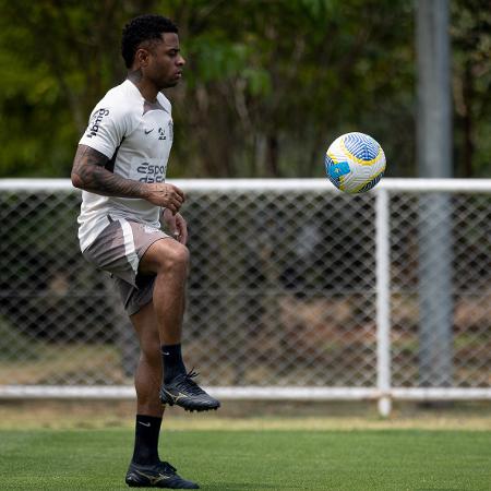 Diego Palacios treina com bola no CT Joaquim Grava - Rodrigo Coca/Agência Corinthians